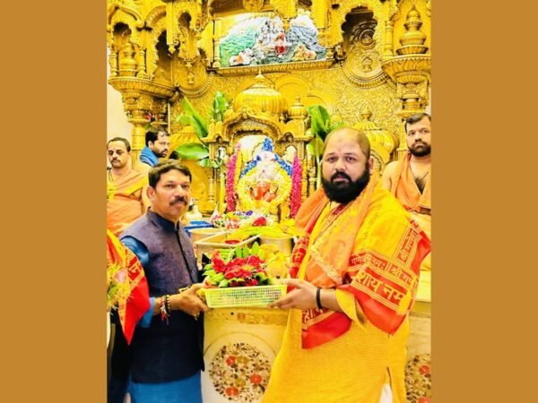 World Champion Gaurav Sharma reached Shri Siddhivinayak Temple